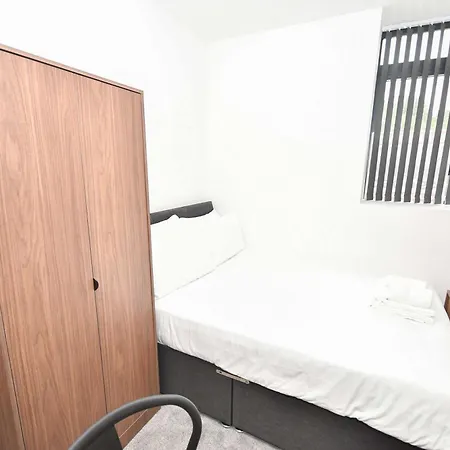 Modern - Sleeps 4 *