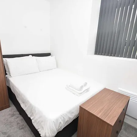Modern - Sleeps 4 * Bradford (West Yorkshire)