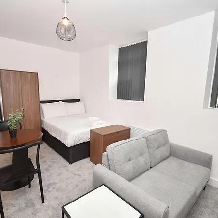 Modern - Sleeps 4 * Bradford (West Yorkshire)