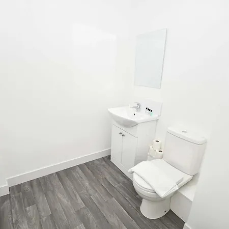 Modern - Sleeps 4 Apartment *